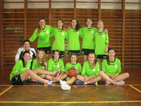 Družstvo dívek - basket 2015 - Hovězí